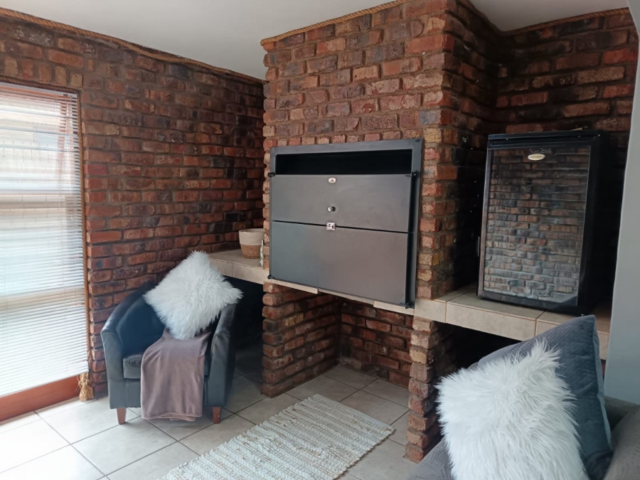 3 Bedroom Property for Sale in Roylglen Gardens Northern Cape